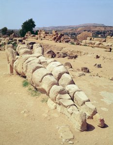 Vista de una de las estatuas gigantes de Telamón, Templo de Zeus Olímpico, c.480 a.C.